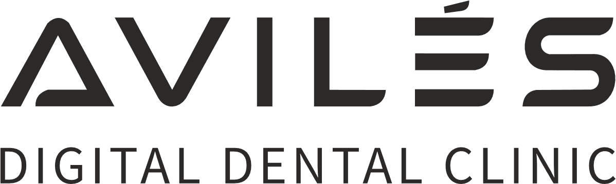 logo de la clínica dental málaga avilés digital dental clinic, especialistas en casos complejos de implantes y estética dental